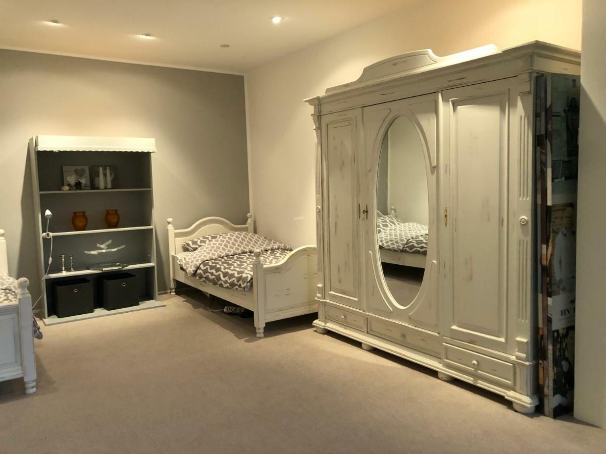 Villa Am Huelser Berg Naehe Duesseldorf เครเฟลด์ ภายนอก รูปภาพ